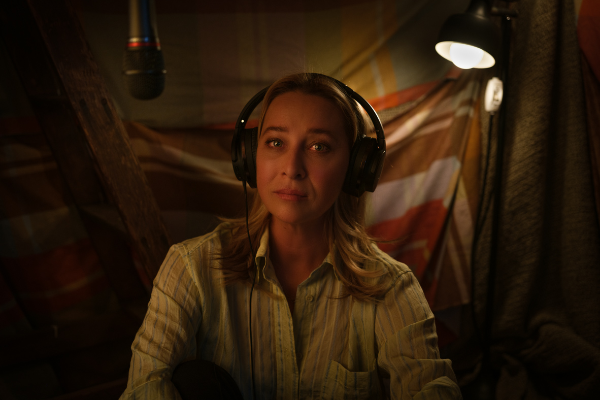 Unit Still Photographer - Asher Keddie as Evelyn Jones in Strife Ser 2